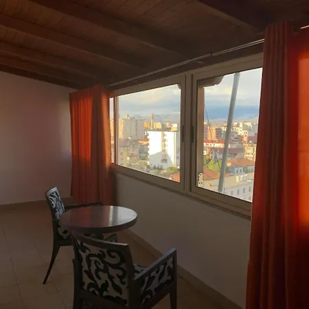 180 View Apartment *